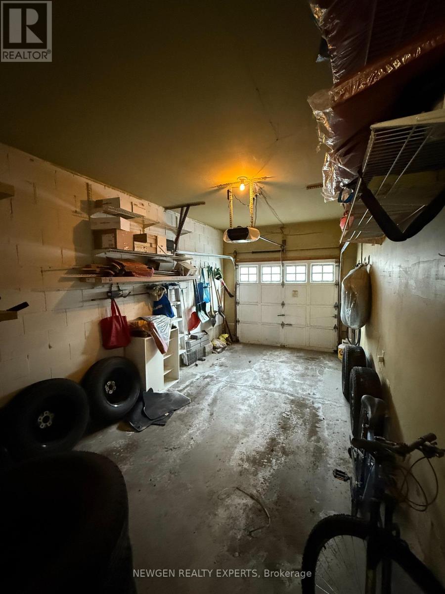 22 Rochefort Drive, Toronto, Ontario  M3C 3Z3 - Photo 39 - C12980650