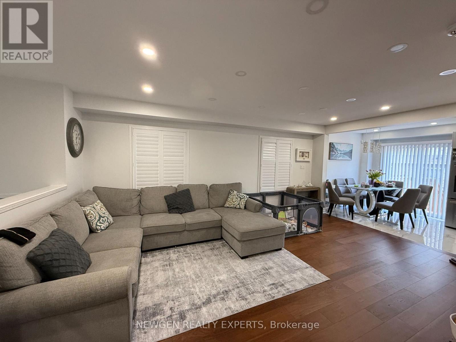 22 Rochefort Drive, Toronto, Ontario  M3C 3Z3 - Photo 4 - C12980650