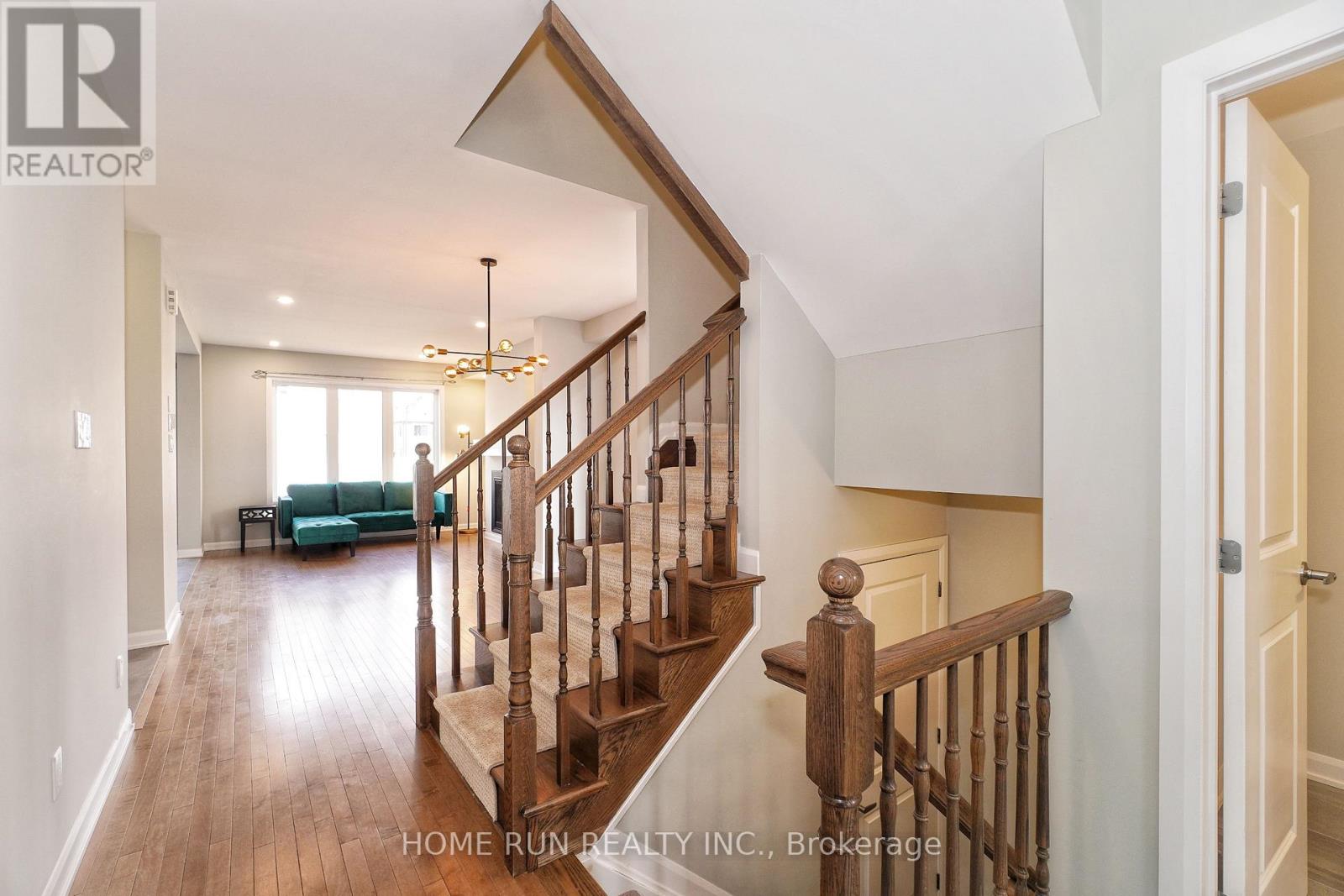 10 Eramosa Crescent, Ottawa, Ontario  K2T 0R3 - Photo 6 - X12980666