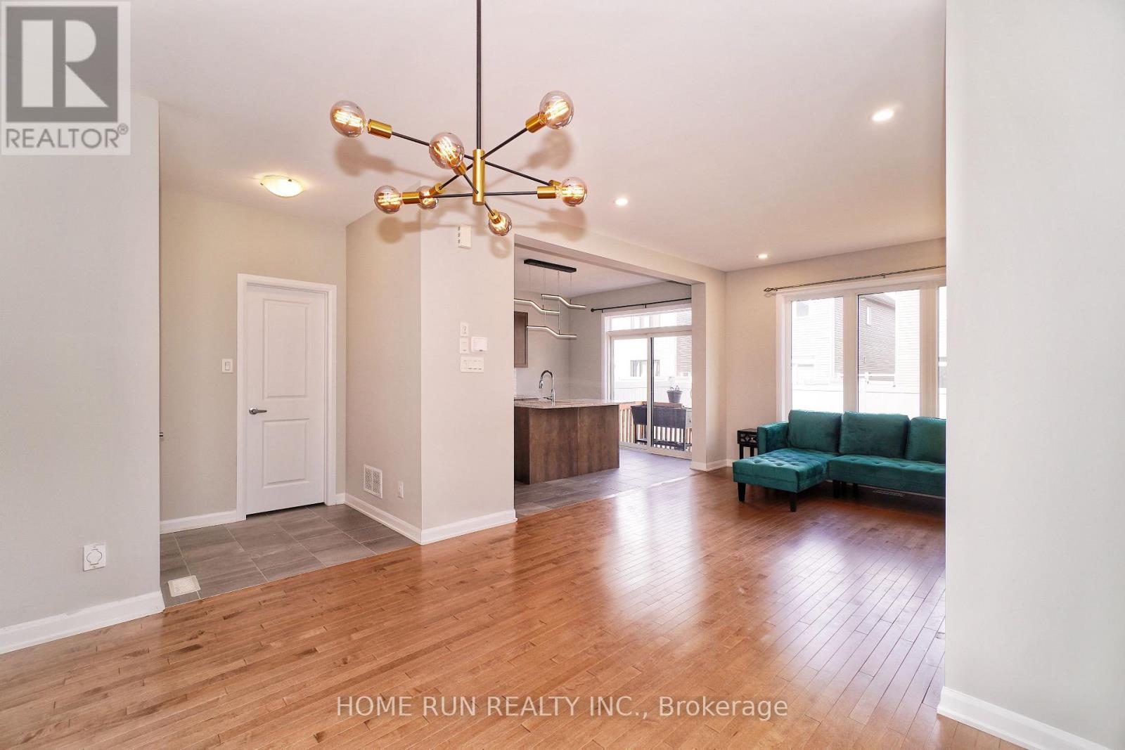 10 Eramosa Crescent, Ottawa, Ontario  K2T 0R3 - Photo 8 - X12980666