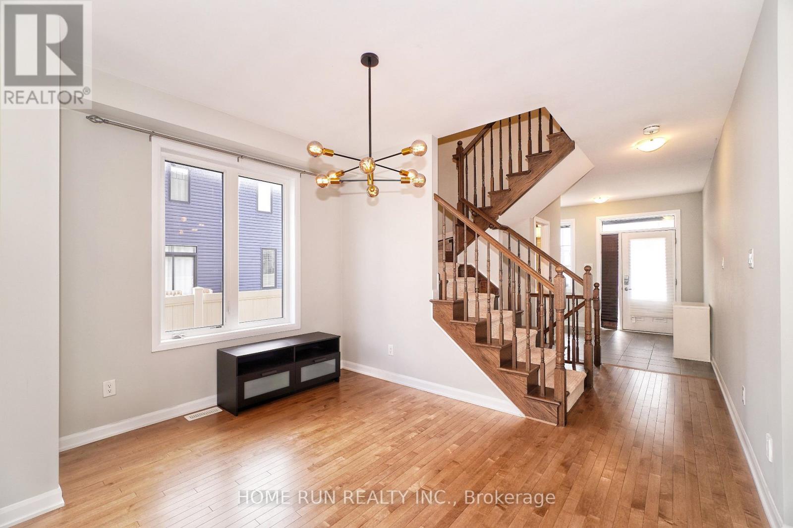 10 Eramosa Crescent, Ottawa, Ontario  K2T 0R3 - Photo 9 - X12980666