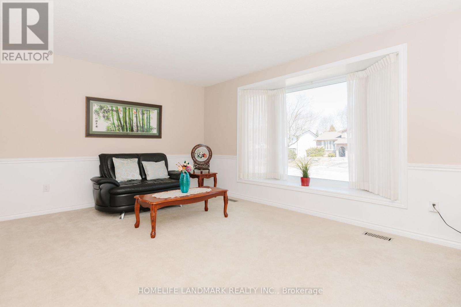 254 Athabasca Street, Oshawa, Ontario  L1H 8E4 - Photo 2 - E12980574