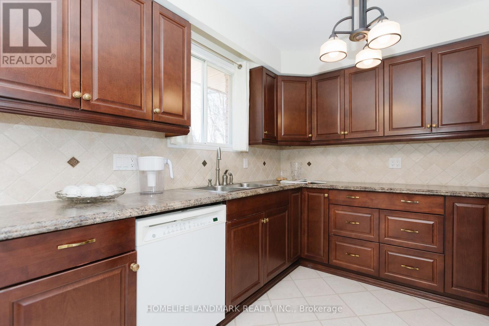 254 Athabasca Street, Oshawa, Ontario  L1H 8E4 - Photo 5 - E12980574