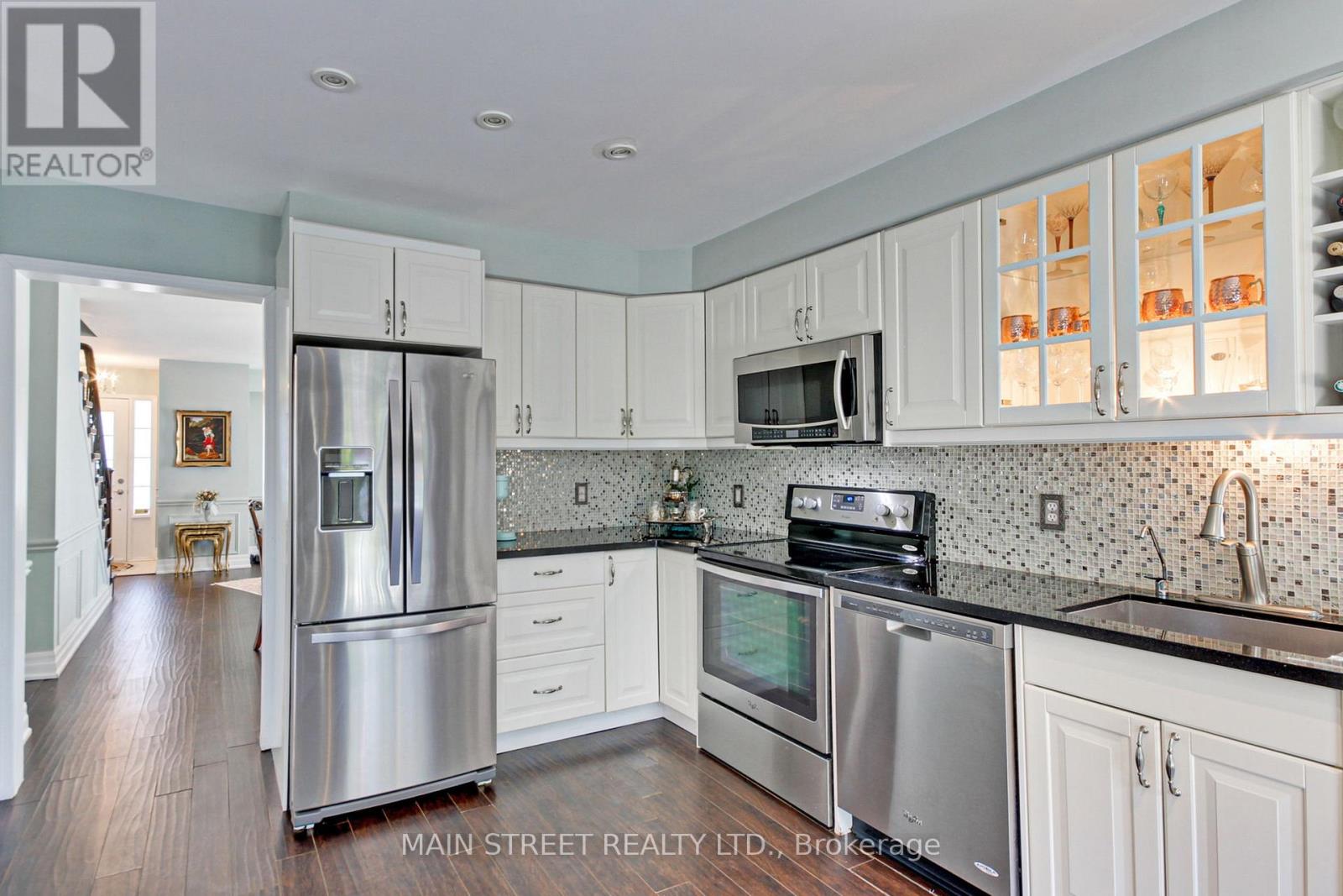 108 Hollandview Trail, Aurora, Ontario  L4G 7H6 - Photo 11 - N12980578