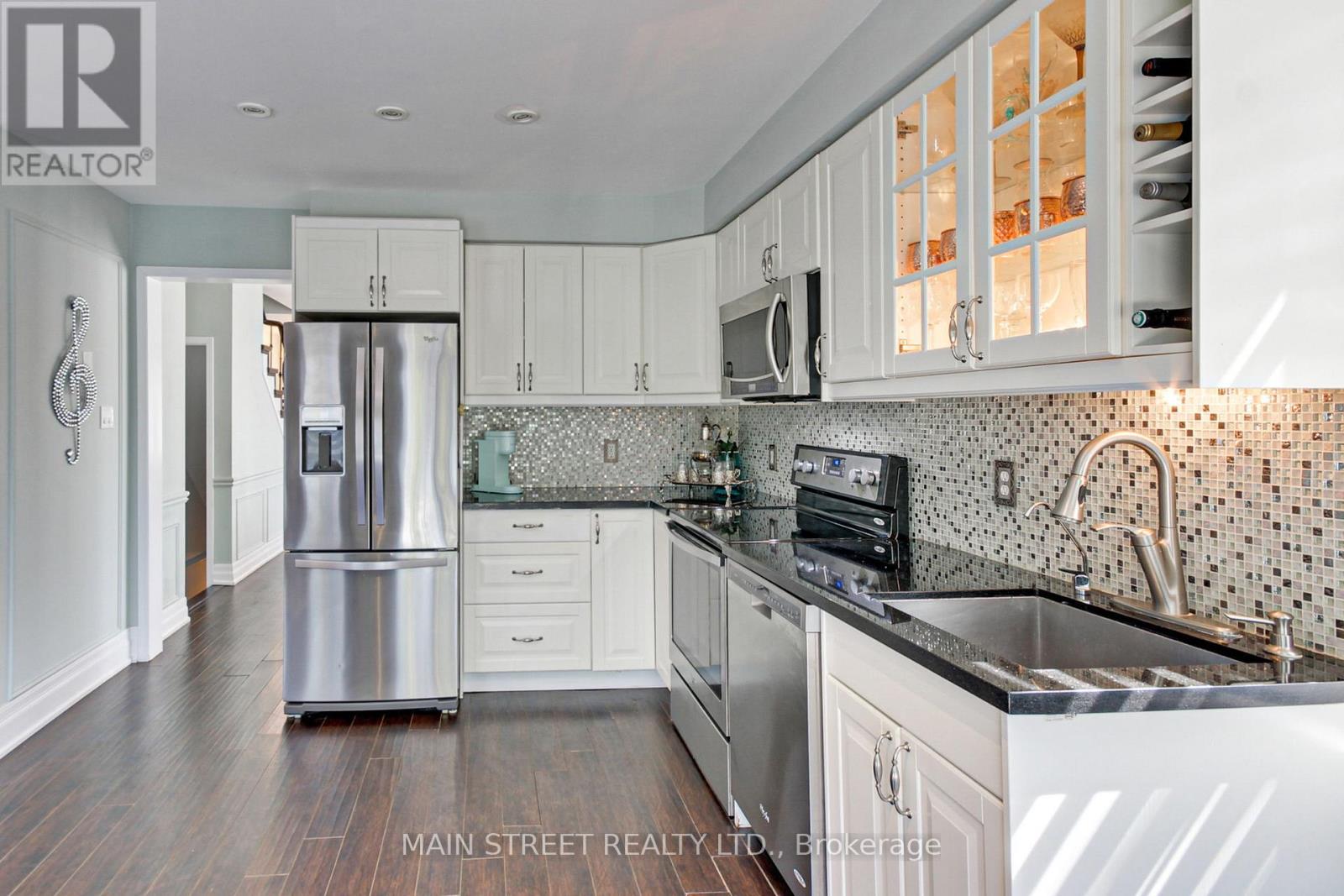 108 Hollandview Trail, Aurora, Ontario  L4G 7H6 - Photo 12 - N12980578