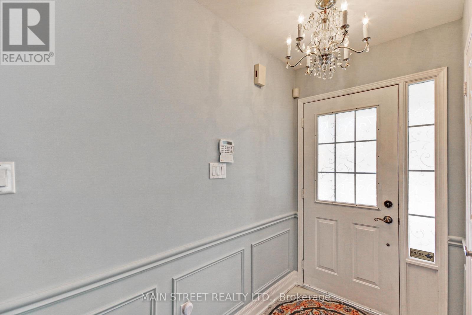 108 Hollandview Trail, Aurora, Ontario  L4G 7H6 - Photo 3 - N12980578