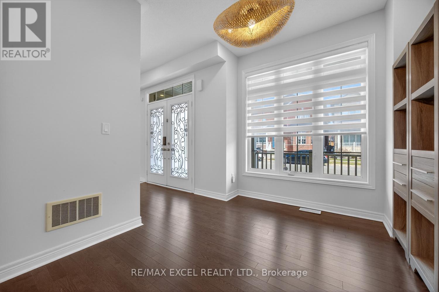 77 Sunnyside Hill Road, Markham, Ontario  L6B 0Z8 - Photo 6 - N12980628