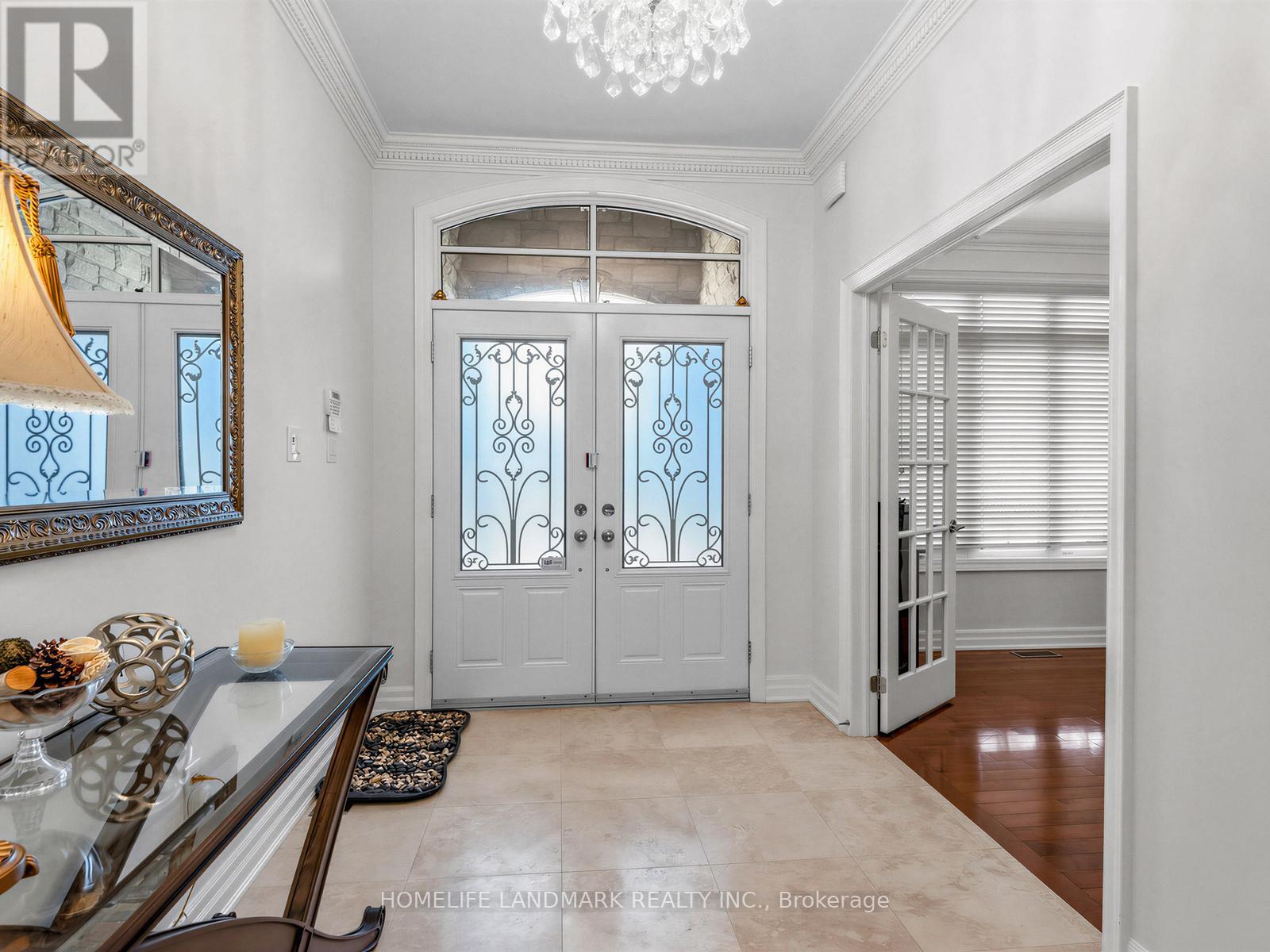 59 Black Walnut Crescent, Richmond Hill, Ontario  L4B 3S3 - Photo 2 - N12980644