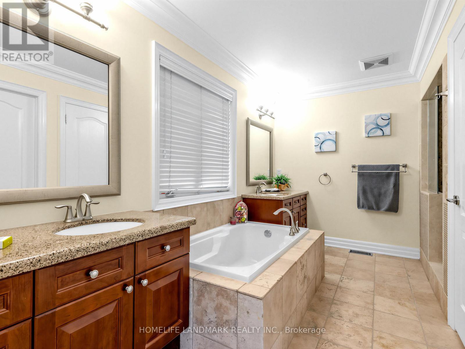 59 Black Walnut Crescent, Richmond Hill, Ontario  L4B 3S3 - Photo 21 - N12980644