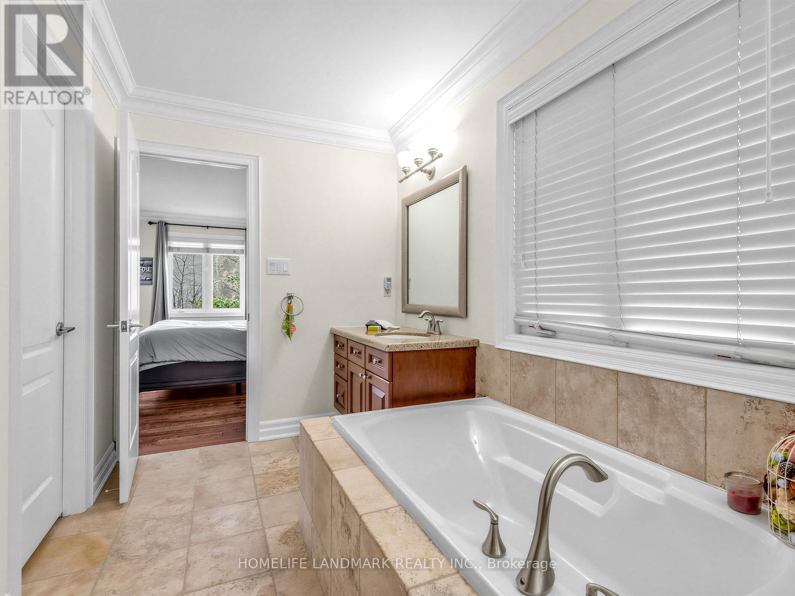 59 Black Walnut Crescent, Richmond Hill, Ontario  L4B 3S3 - Photo 22 - N12980644