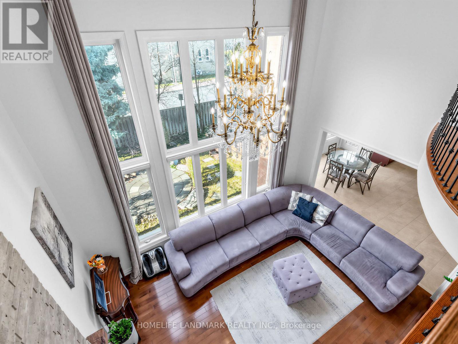 59 Black Walnut Crescent, Richmond Hill, Ontario  L4B 3S3 - Photo 7 - N12980644