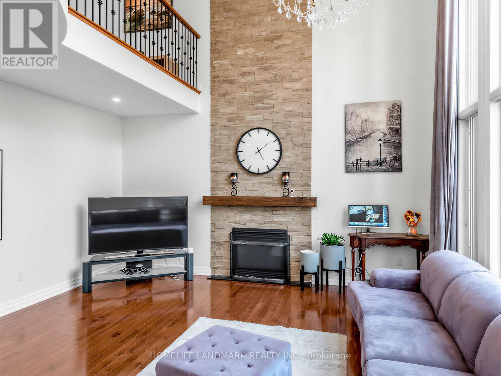 59 Black Walnut Crescent, Richmond Hill, Ontario  L4B 3S3 - Photo 8 - N12980644