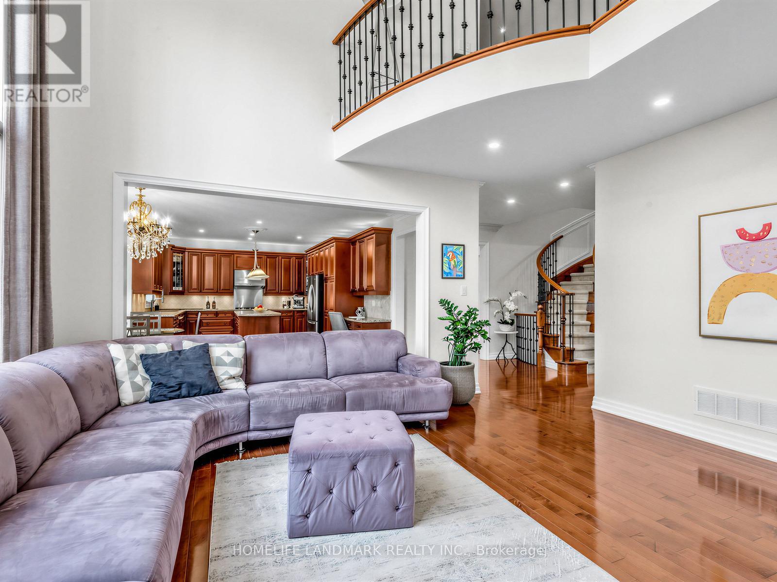 59 Black Walnut Crescent, Richmond Hill, Ontario  L4B 3S3 - Photo 9 - N12980644