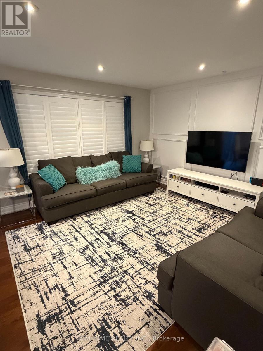 49 Fred Silvester Road, Whitchurch-Stouffville, Ontario  L4A 0J6 - Photo 10 - N12980652