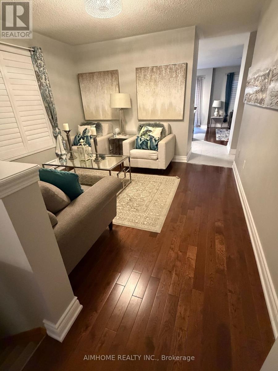 49 Fred Silvester Road, Whitchurch-Stouffville, Ontario  L4A 0J6 - Photo 4 - N12980652