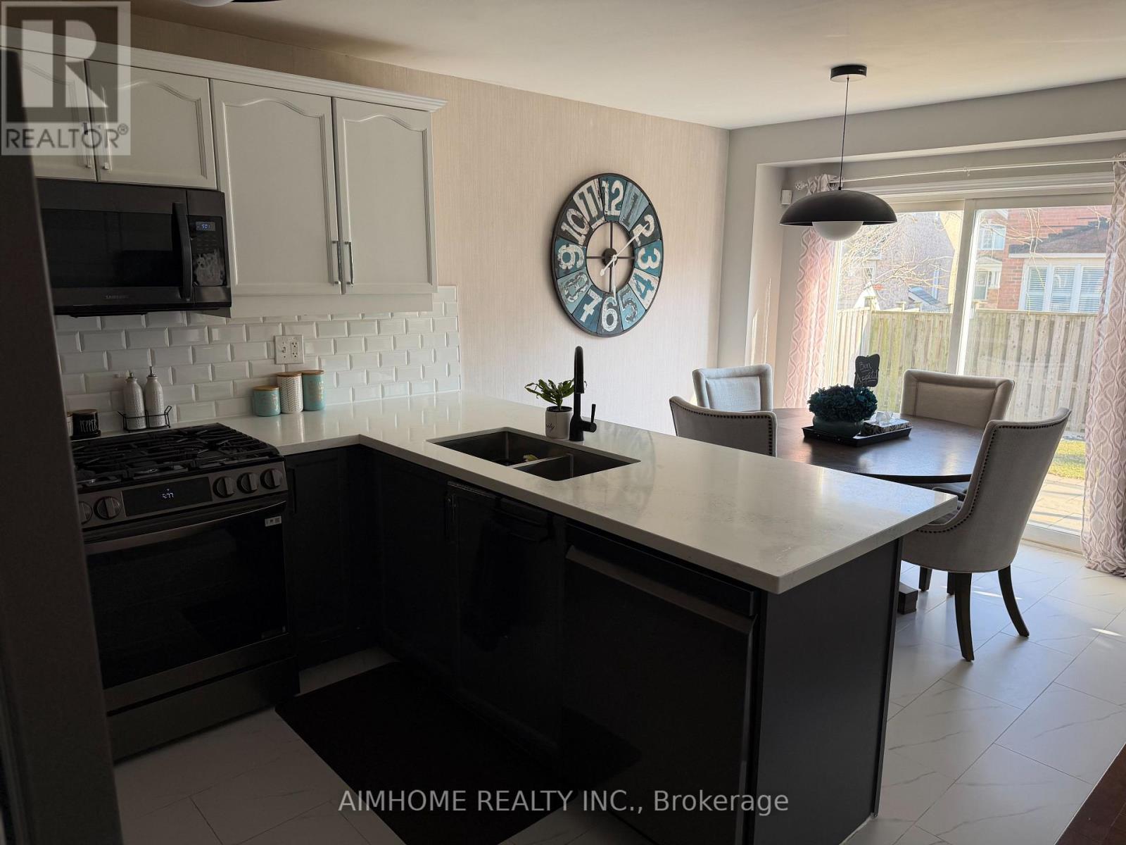 49 Fred Silvester Road, Whitchurch-Stouffville, Ontario  L4A 0J6 - Photo 7 - N12980652