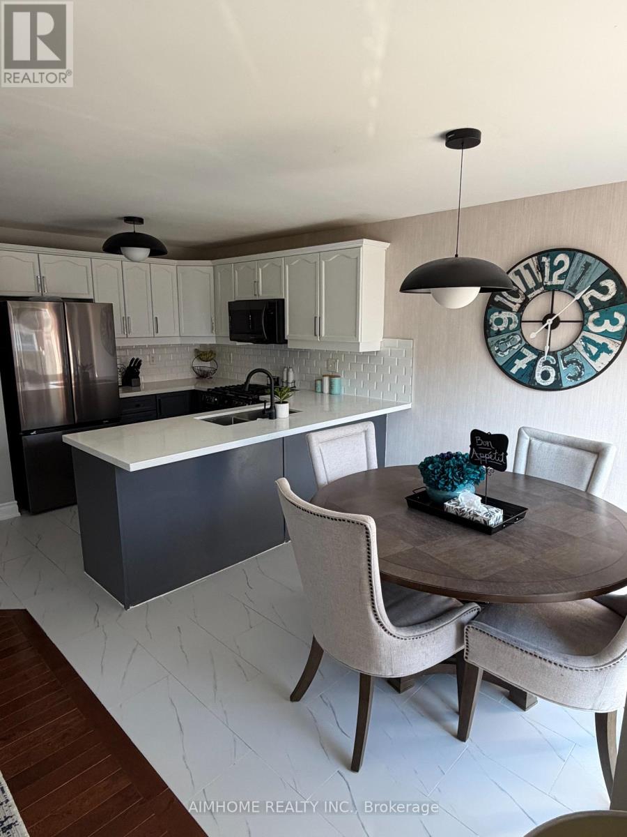 49 Fred Silvester Road, Whitchurch-Stouffville, Ontario  L4A 0J6 - Photo 8 - N12980652