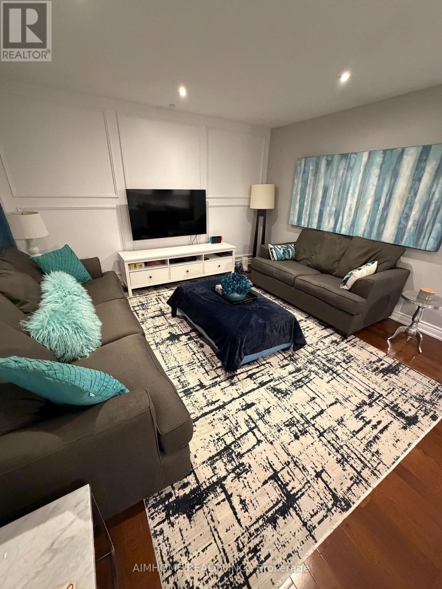 49 Fred Silvester Road, Whitchurch-Stouffville, Ontario  L4A 0J6 - Photo 9 - N12980652