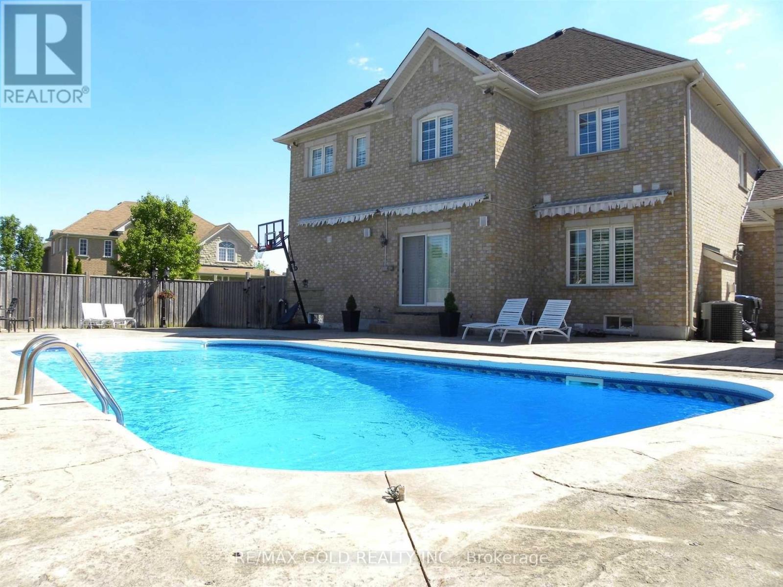 2 Calderstone Road, Brampton, Ontario  L6P 2A4 - Photo 3 - W12980560