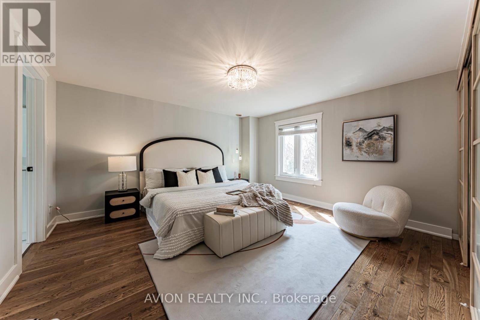 1613 Greenbriar Drive, Oakville, Ontario  L6M 1Y3 - Photo 13 - W12980564