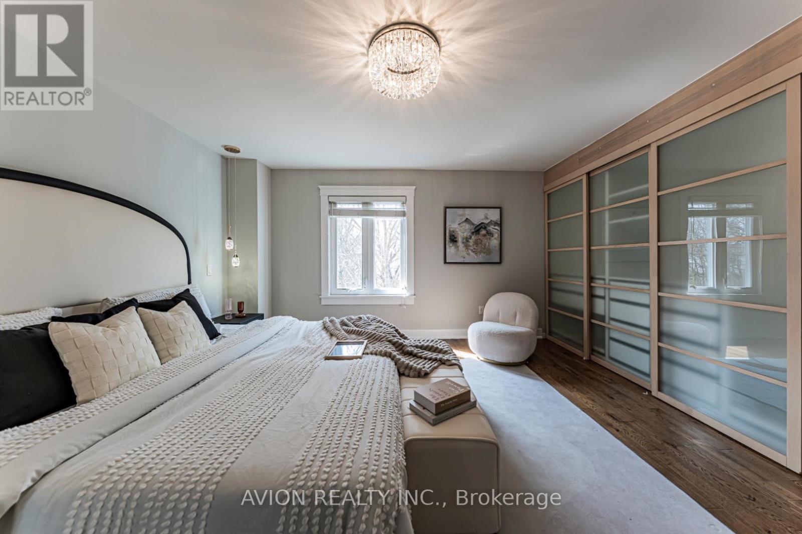 1613 Greenbriar Drive, Oakville, Ontario  L6M 1Y3 - Photo 15 - W12980564