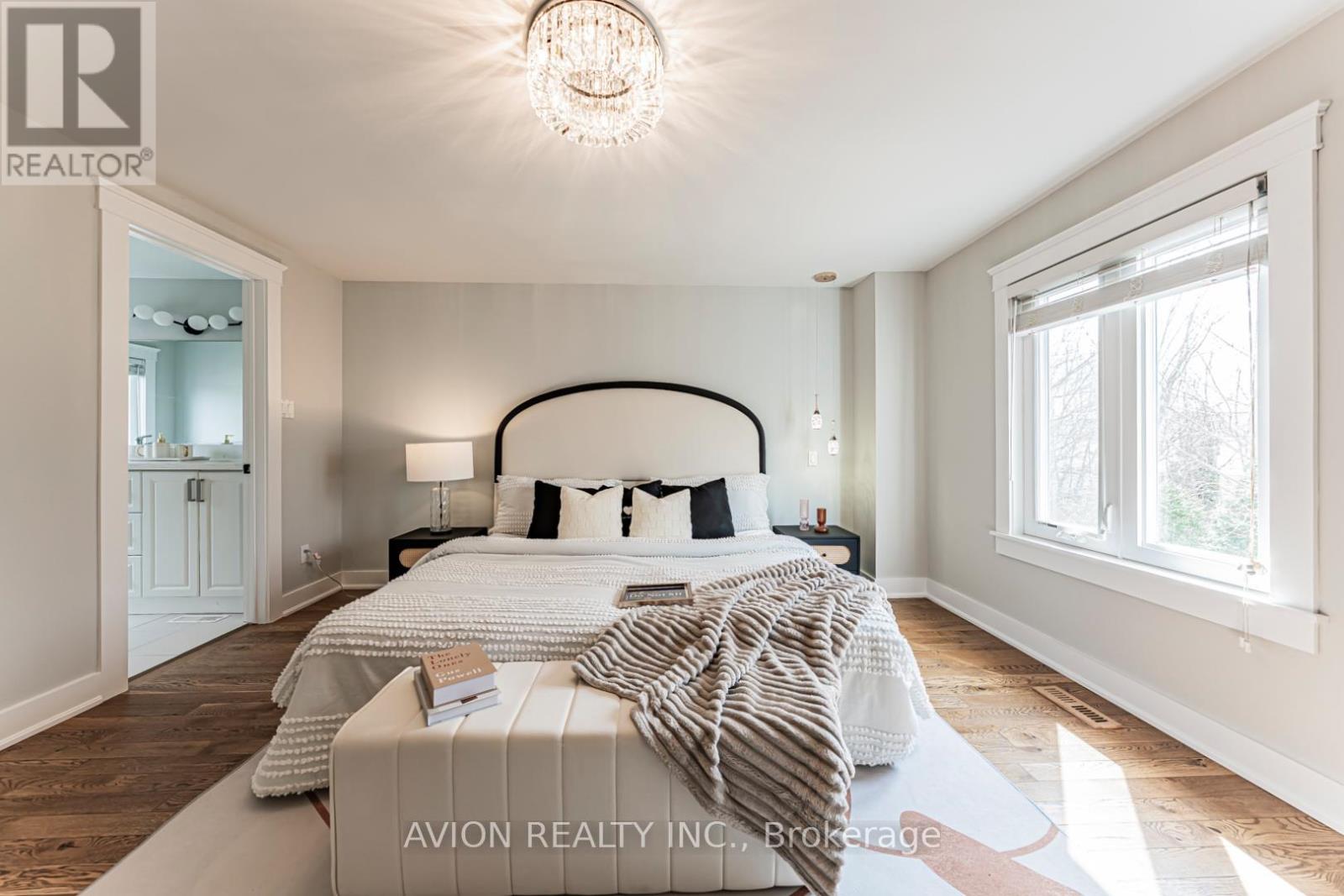 1613 Greenbriar Drive, Oakville, Ontario  L6M 1Y3 - Photo 16 - W12980564