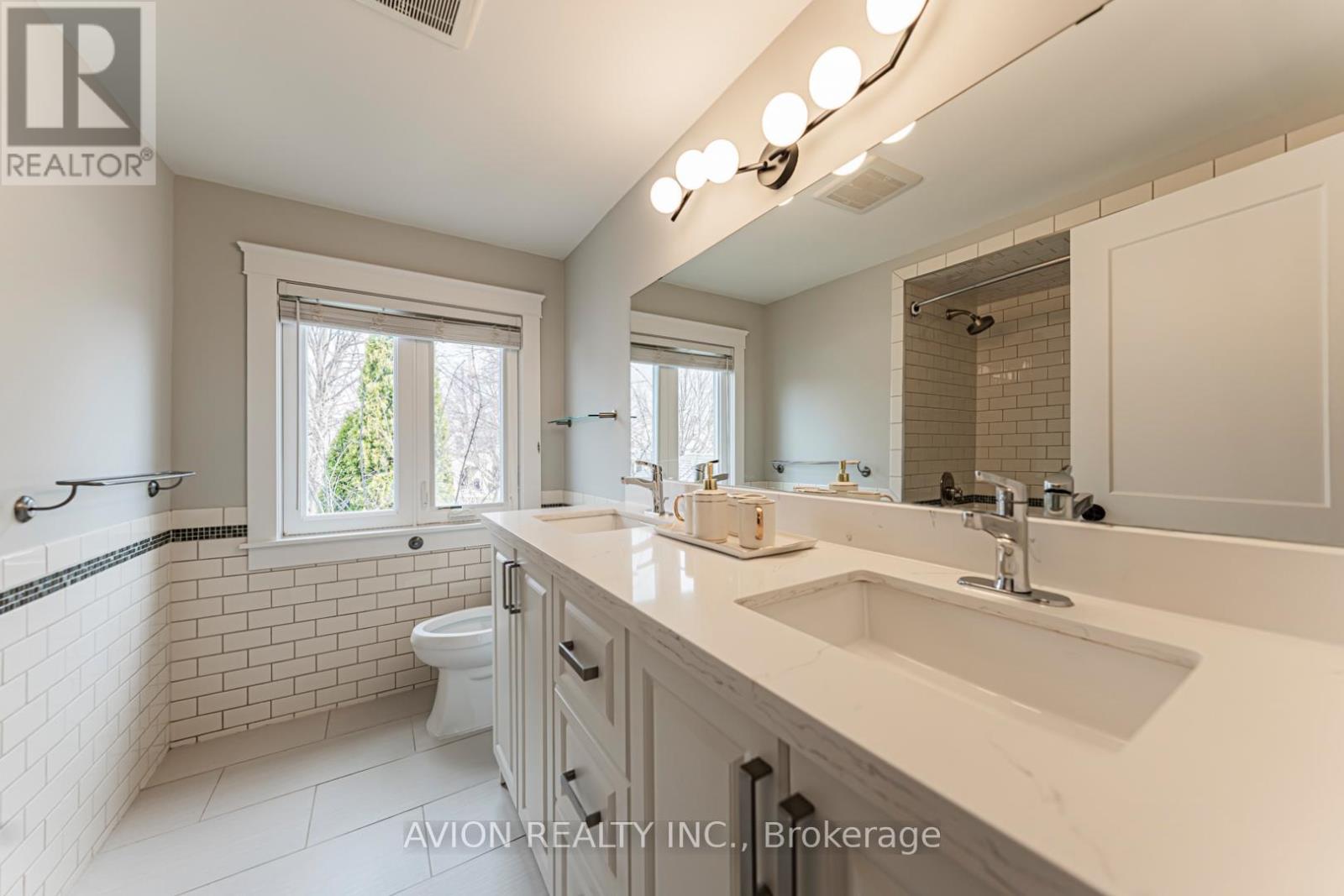 1613 Greenbriar Drive, Oakville, Ontario  L6M 1Y3 - Photo 18 - W12980564