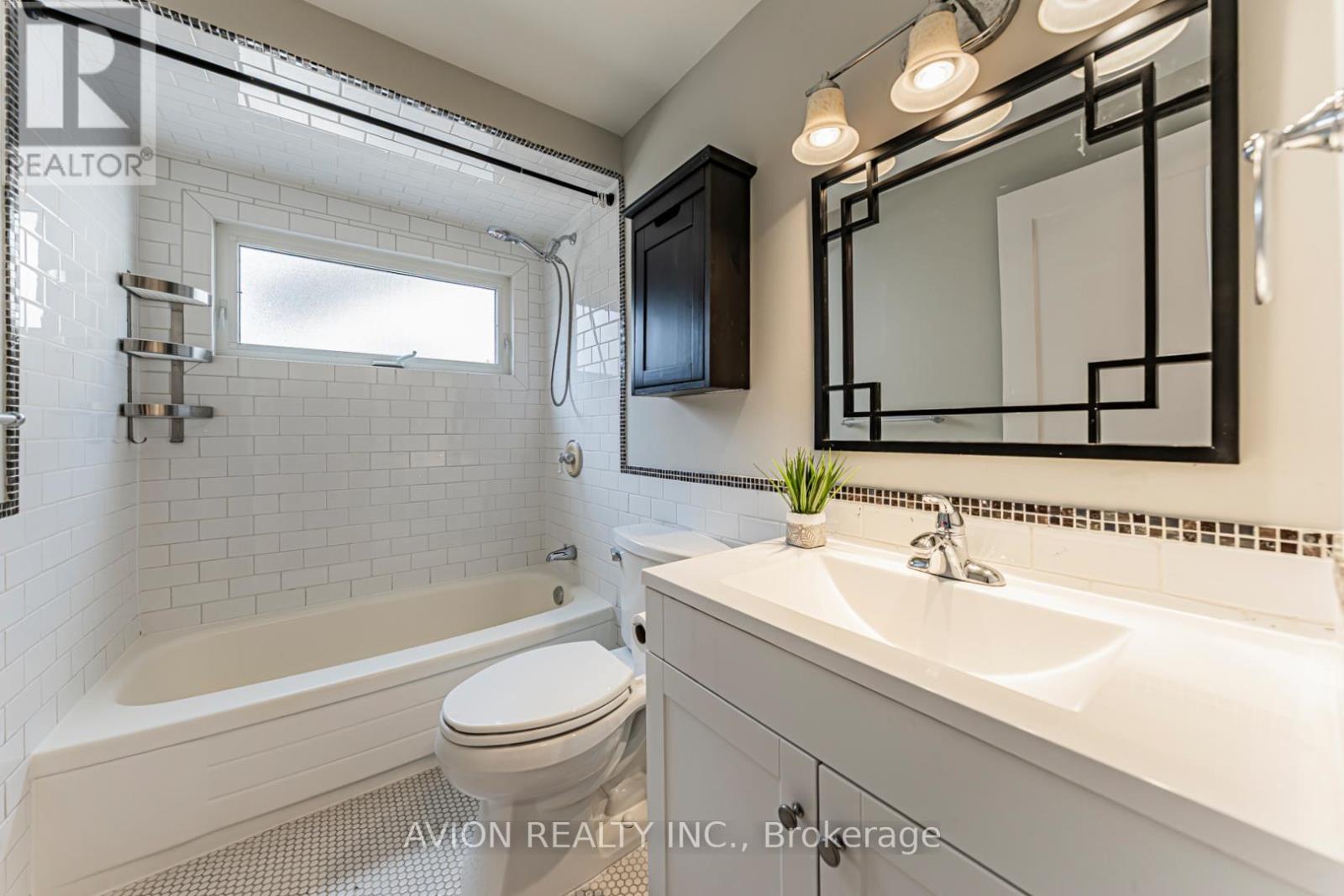 1613 Greenbriar Drive, Oakville, Ontario  L6M 1Y3 - Photo 24 - W12980564