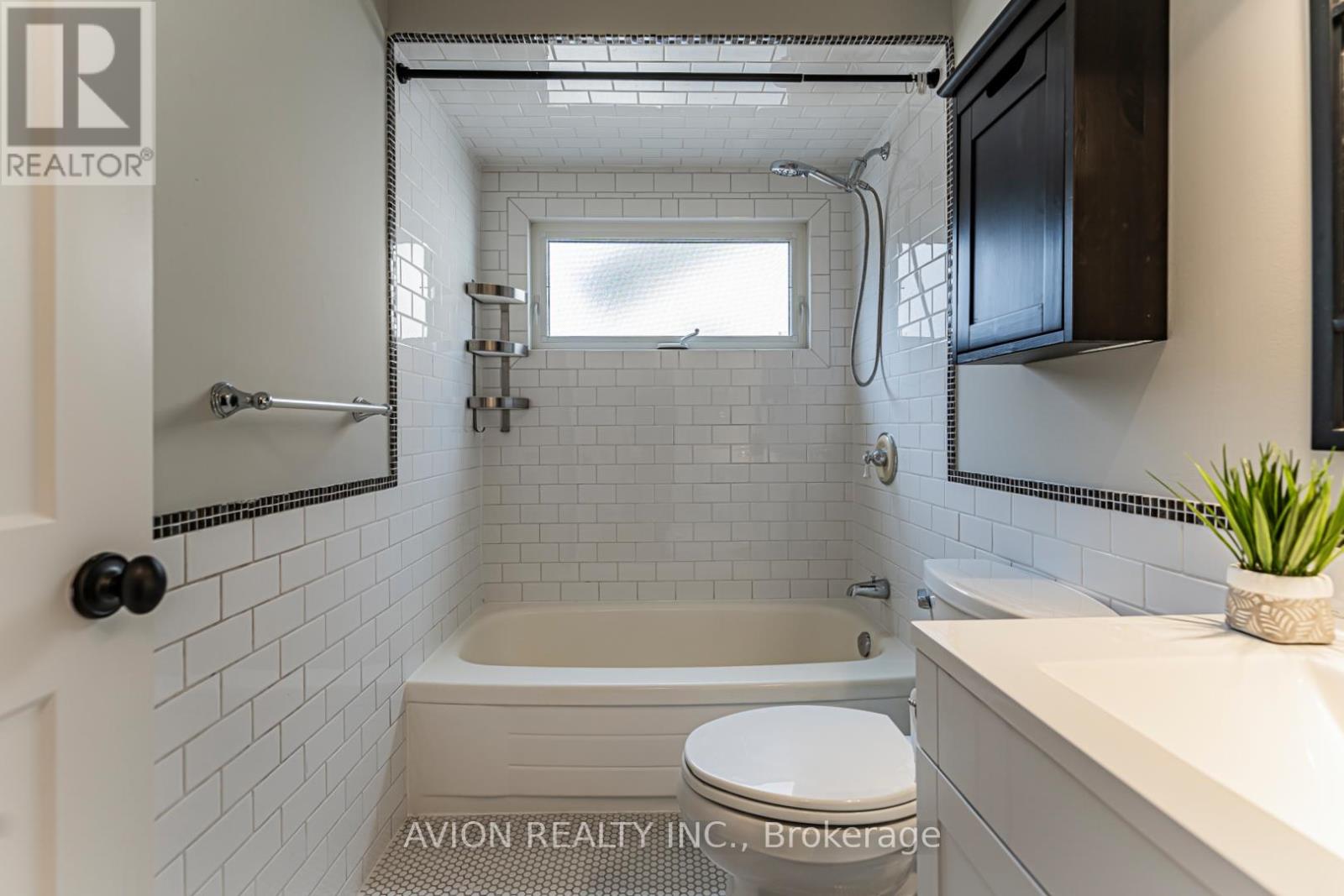 1613 Greenbriar Drive, Oakville, Ontario  L6M 1Y3 - Photo 25 - W12980564