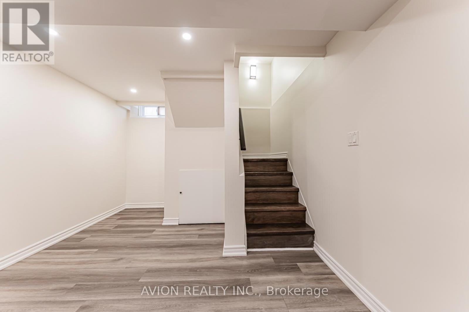 1613 Greenbriar Drive, Oakville, Ontario  L6M 1Y3 - Photo 27 - W12980564