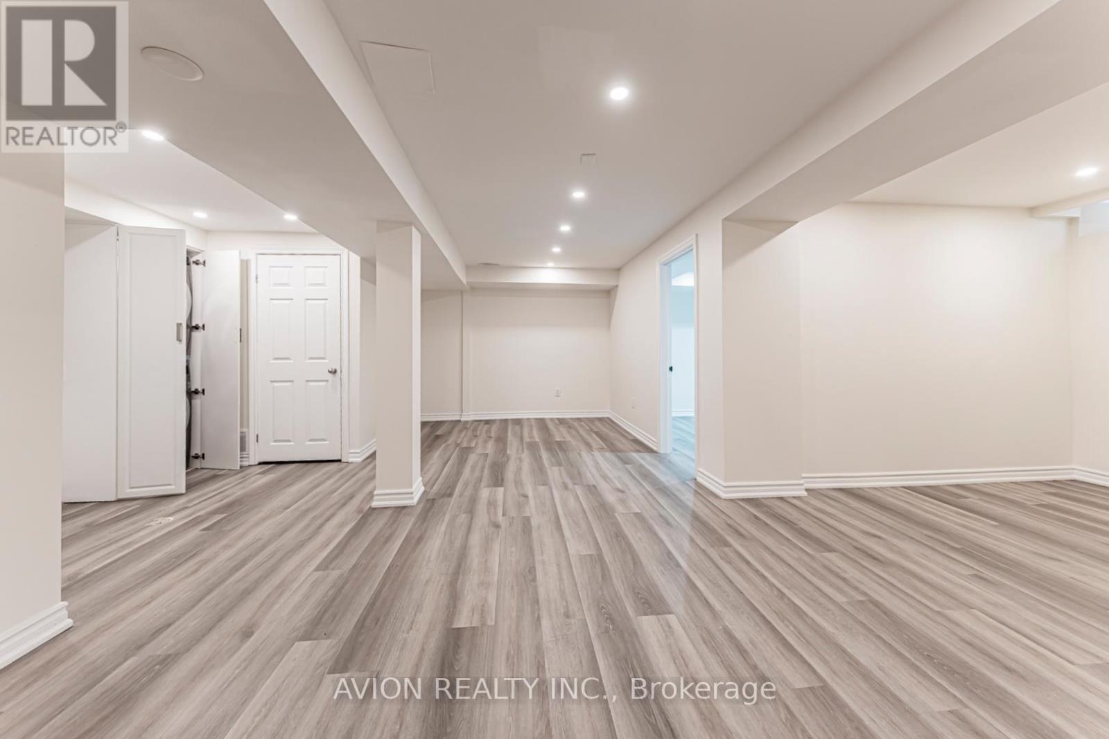 1613 Greenbriar Drive, Oakville, Ontario  L6M 1Y3 - Photo 28 - W12980564