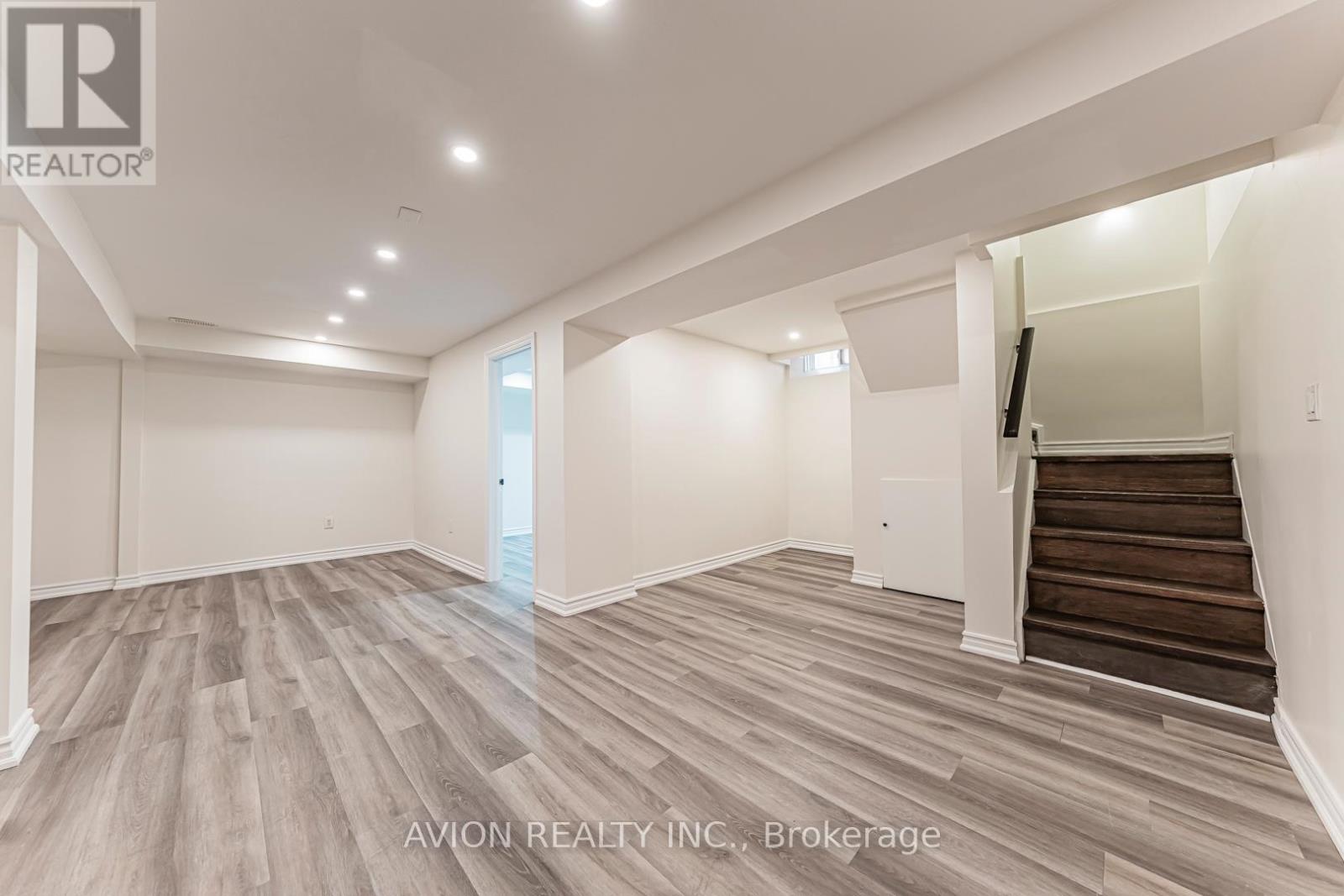 1613 Greenbriar Drive, Oakville, Ontario  L6M 1Y3 - Photo 29 - W12980564