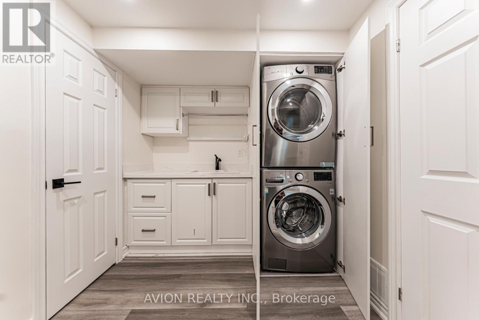 1613 Greenbriar Drive, Oakville, Ontario  L6M 1Y3 - Photo 30 - W12980564