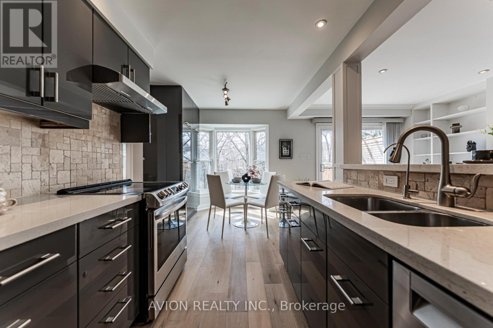 1613 Greenbriar Drive, Oakville, Ontario  L6M 1Y3 - Photo 6 - W12980564