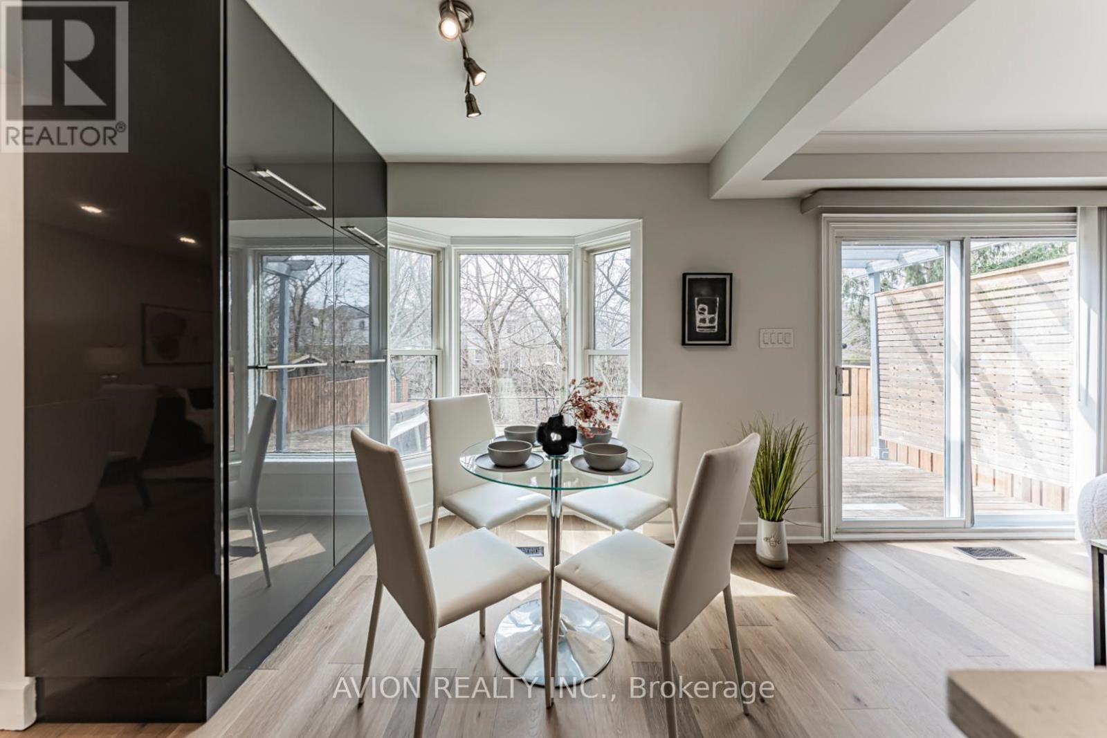 1613 Greenbriar Drive, Oakville, Ontario  L6M 1Y3 - Photo 9 - W12980564