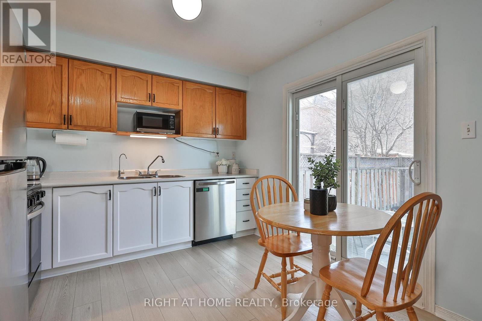 12 Anglers Catch Lane, Brampton, Ontario  L6R 2A5 - Photo 10 - W12980614