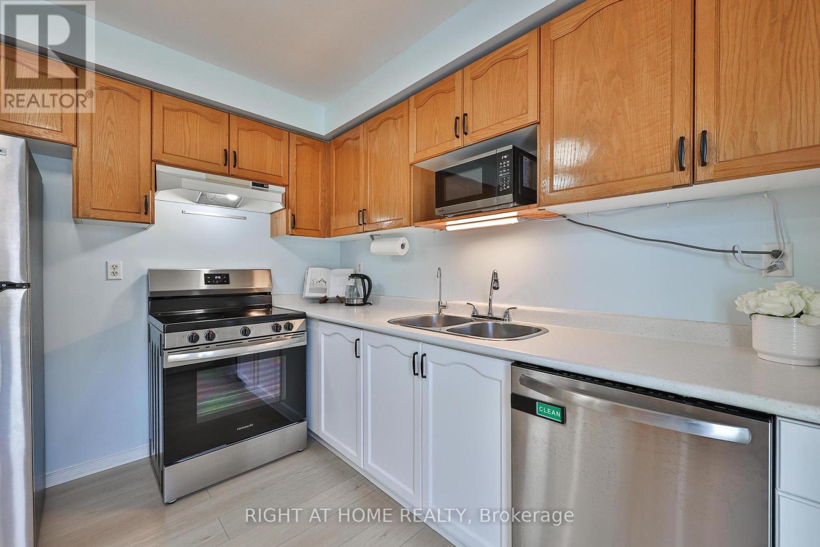 12 Anglers Catch Lane, Brampton, Ontario  L6R 2A5 - Photo 13 - W12980614