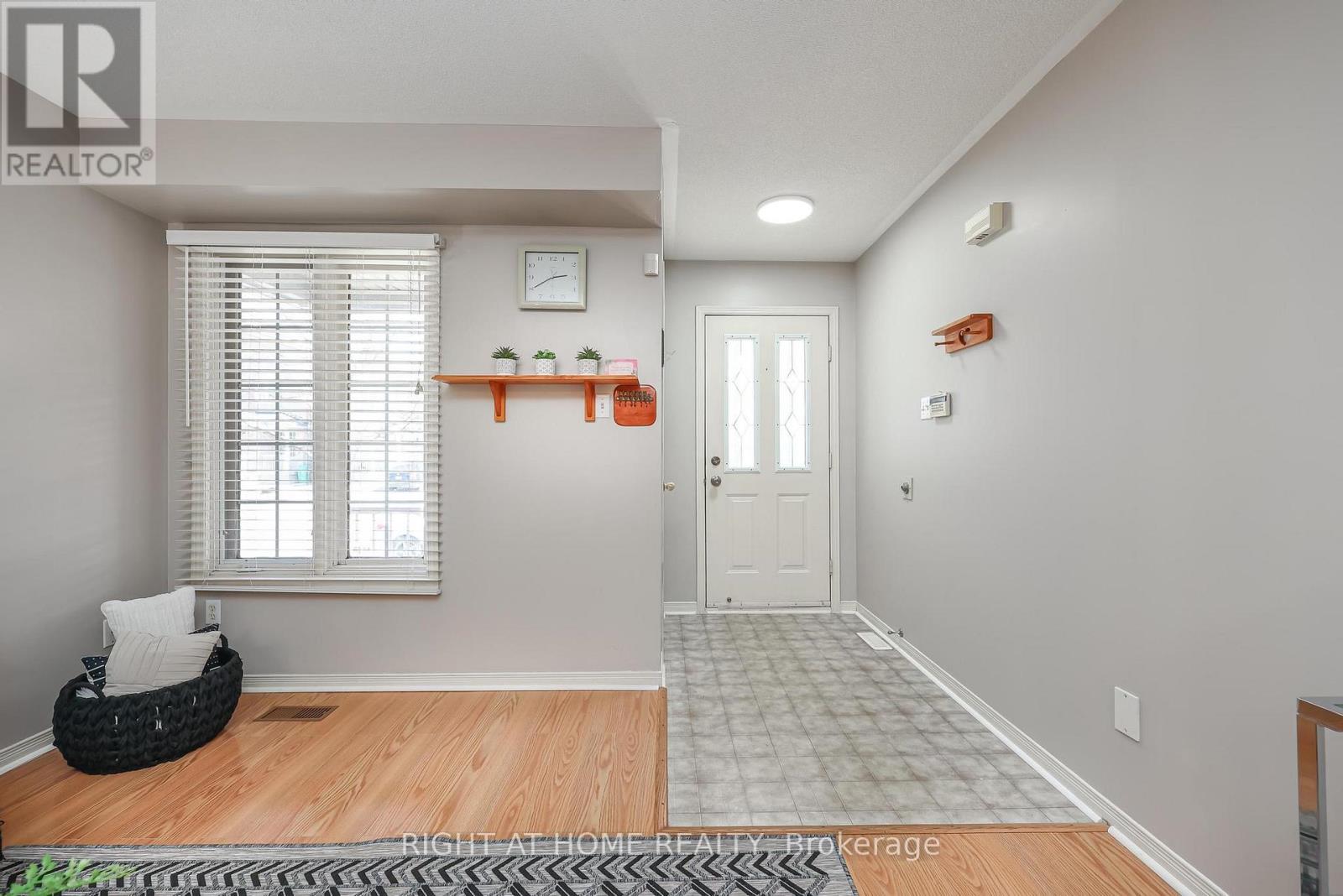 12 Anglers Catch Lane, Brampton, Ontario  L6R 2A5 - Photo 5 - W12980614