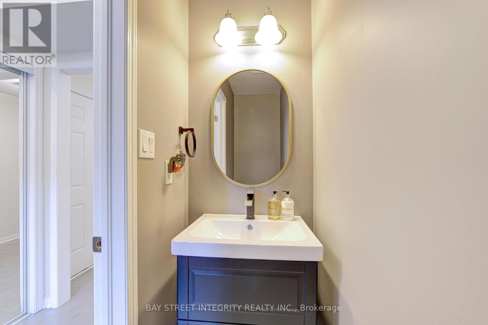 1033 Stemman Place, Milton, Ontario  L9T 8R1 - Photo 4 - W12980632