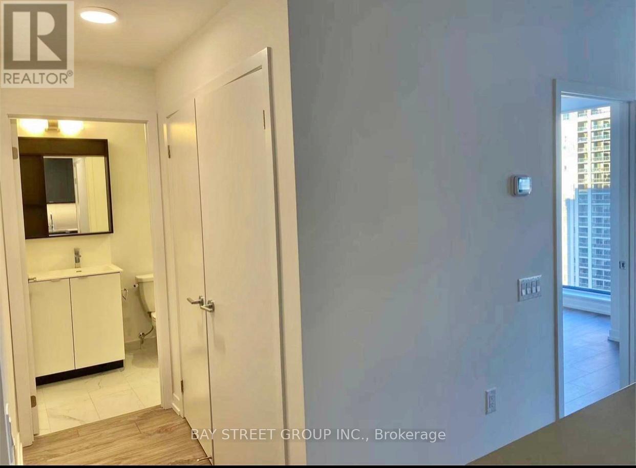 1705 - 4065 Confederation Parkway, Mississauga, Ontario  L5B 0L4 - Photo 7 - W12980662