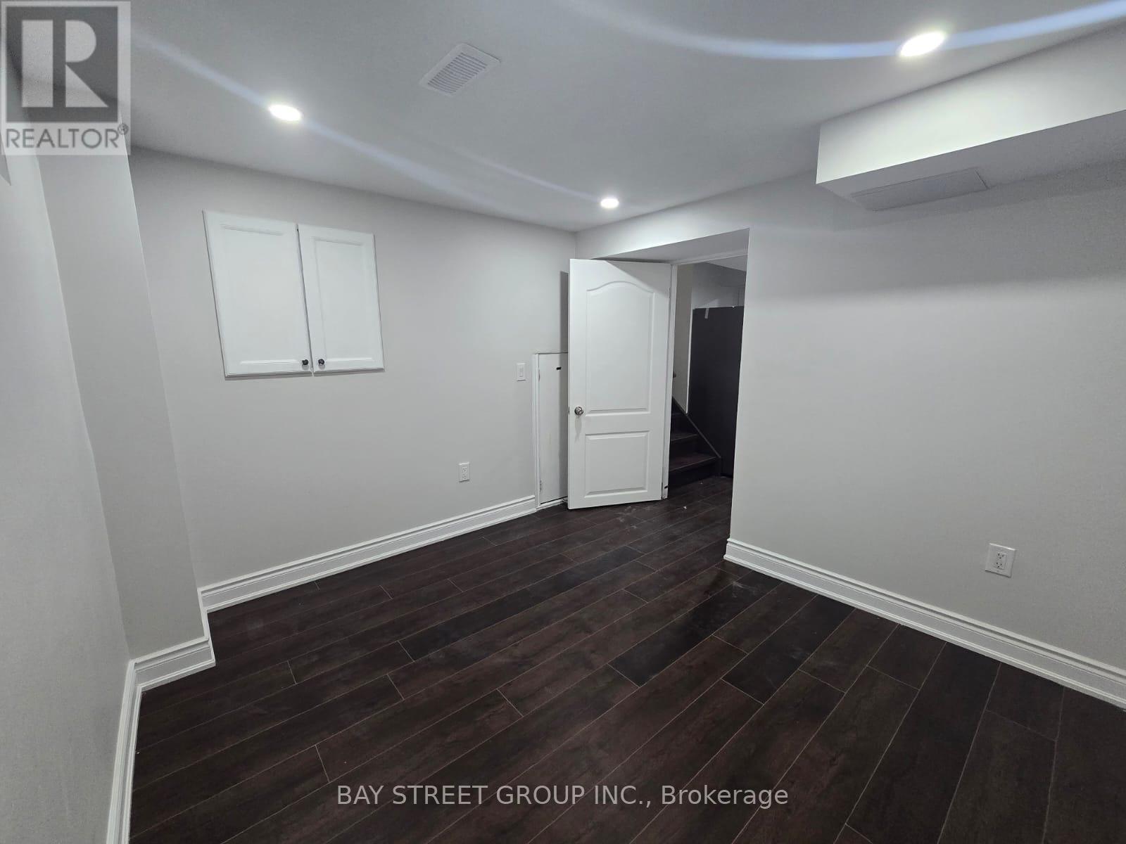 11 Drakes Drive, Hamilton, Ontario  L8E 4G4 - Photo 15 - X12980592