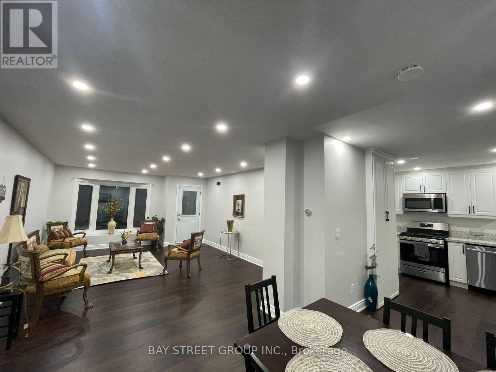 11 Drakes Drive, Hamilton, Ontario  L8E 4G4 - Photo 4 - X12980592