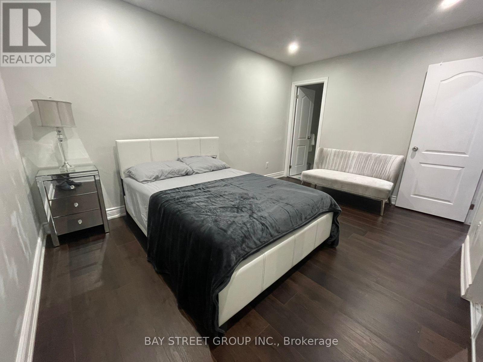 11 Drakes Drive, Hamilton, Ontario  L8E 4G4 - Photo 7 - X12980592