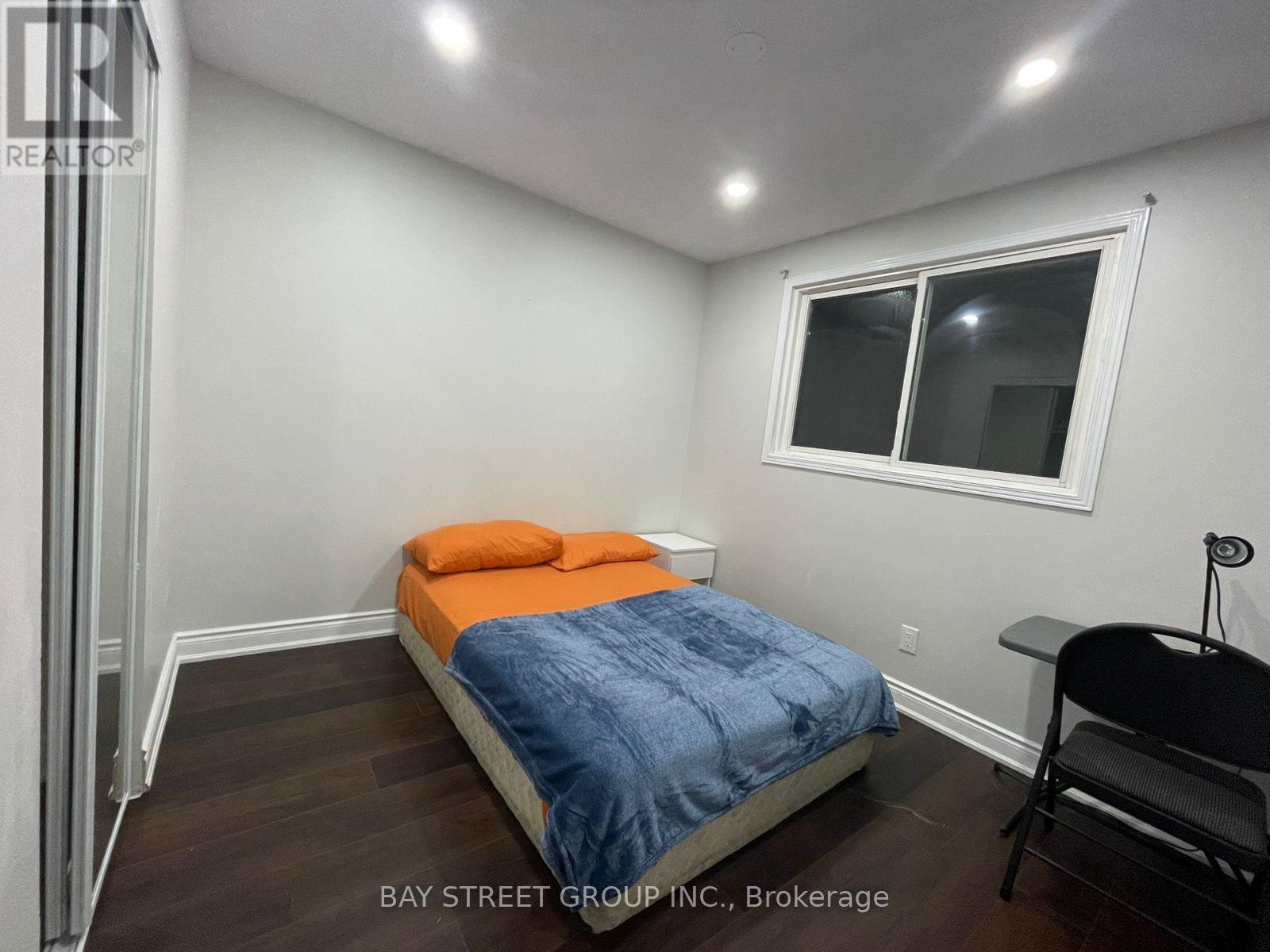 11 Drakes Drive, Hamilton, Ontario  L8E 4G4 - Photo 8 - X12980592