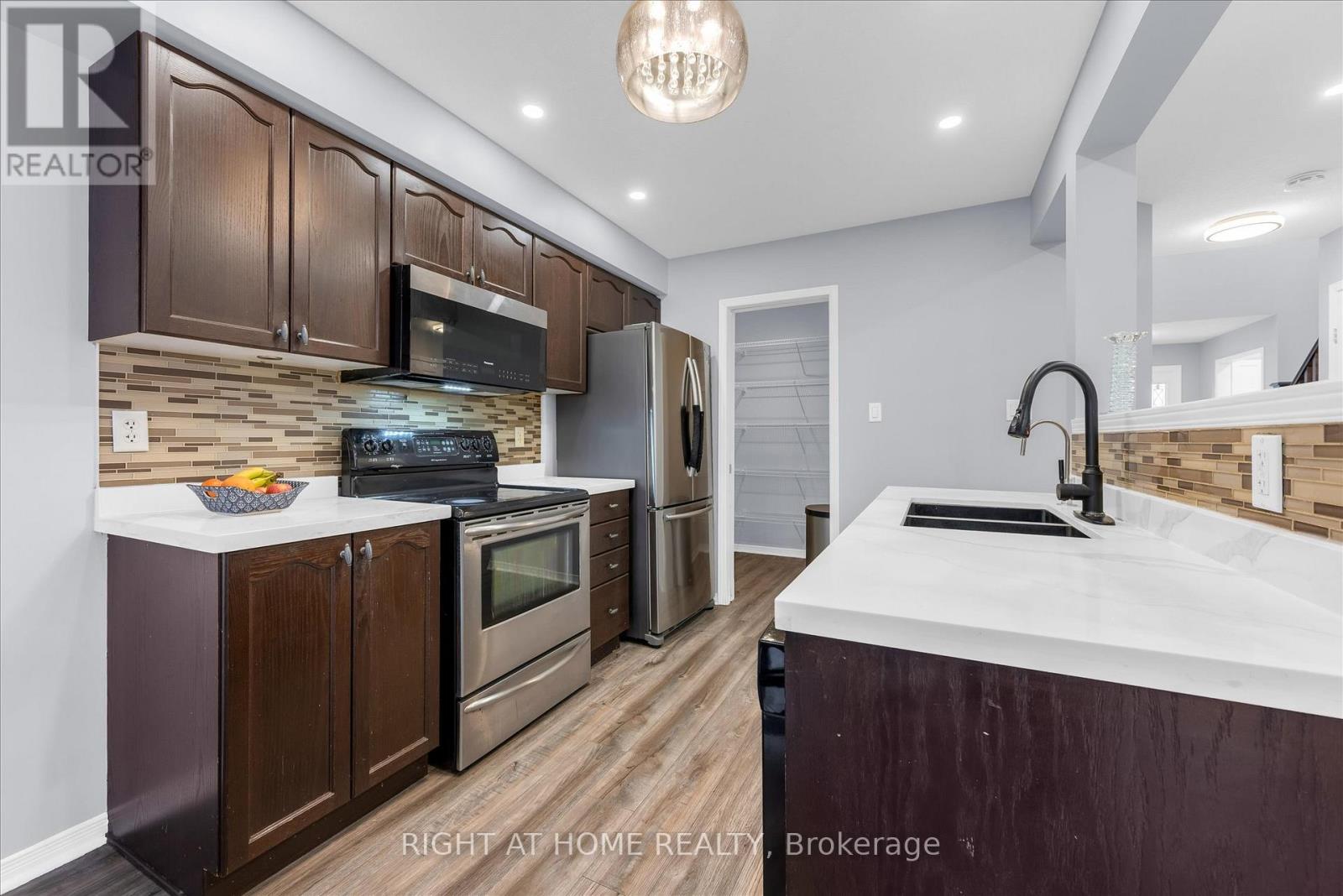 175 Sims Estate Drive, Kitchener, Ontario  N2A 0A6 - Photo 12 - X12980636