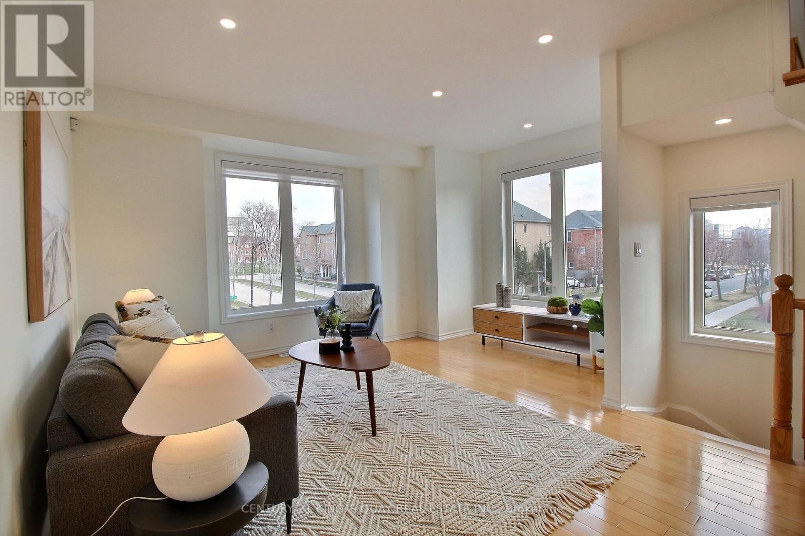 40 Leitchcroft Crescent, Markham, Ontario  L3T 7W1 - Photo 5 - N12978996