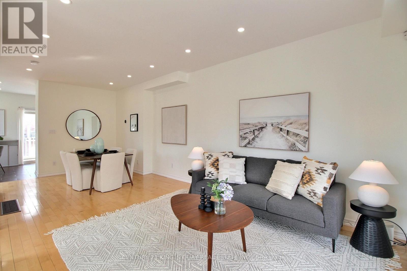 40 Leitchcroft Crescent, Markham, Ontario  L3T 7W1 - Photo 7 - N12978996