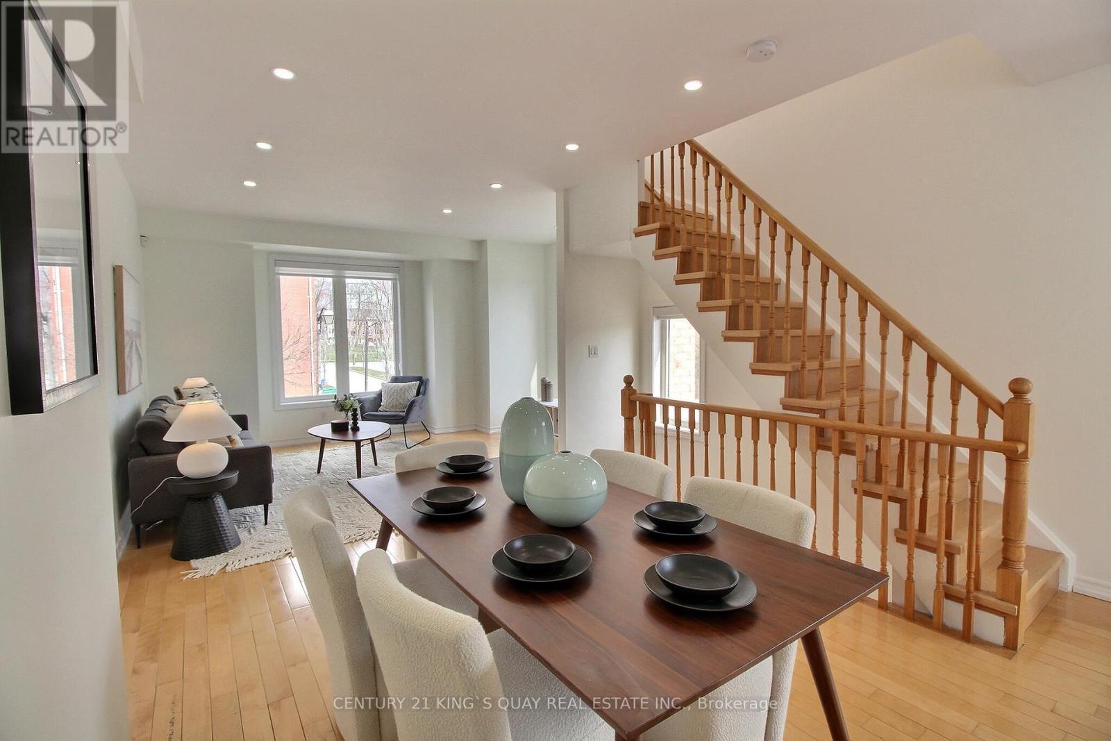 40 Leitchcroft Crescent, Markham, Ontario  L3T 7W1 - Photo 2 - N12978996