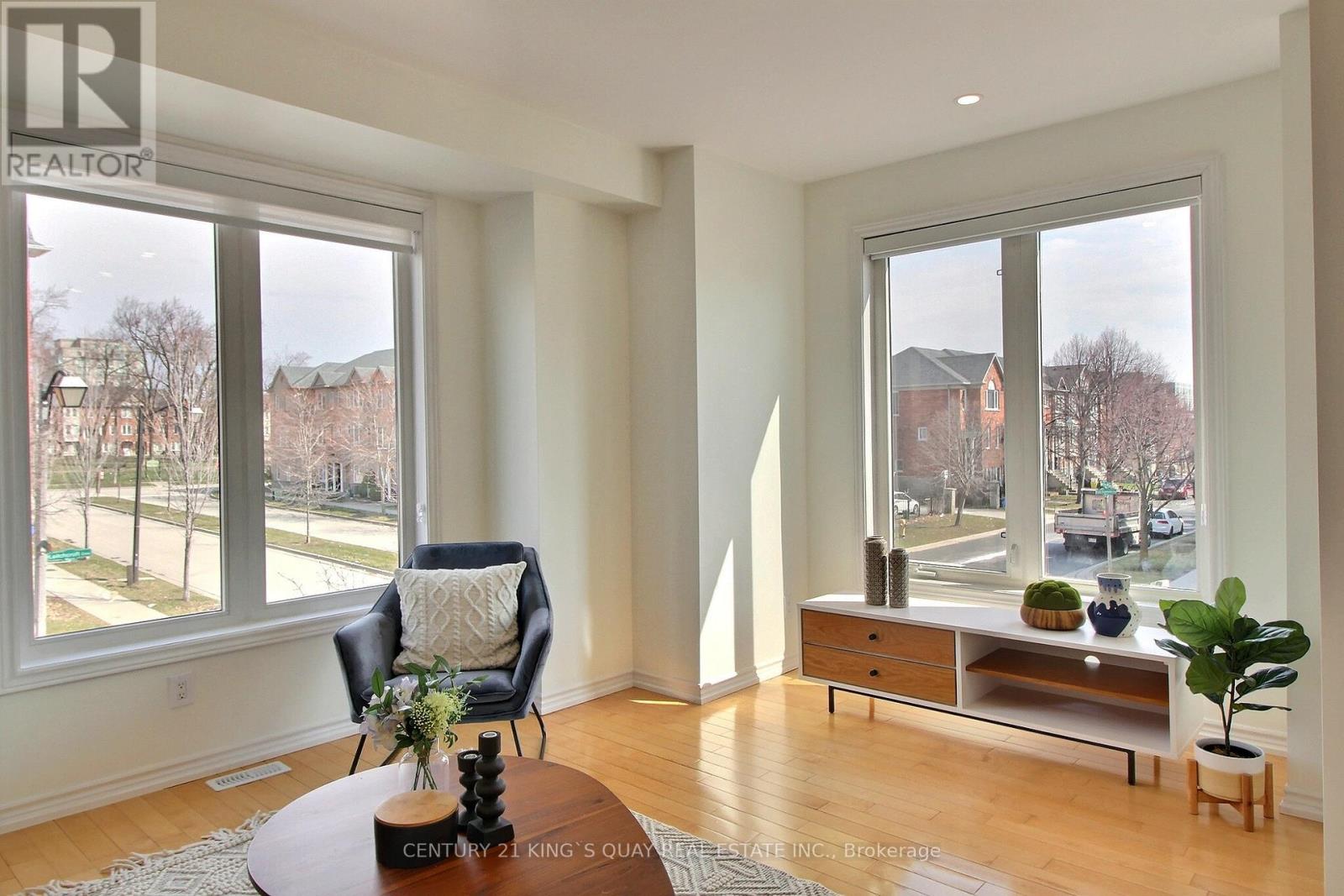 40 Leitchcroft Crescent, Markham, Ontario  L3T 7W1 - Photo 6 - N12978996