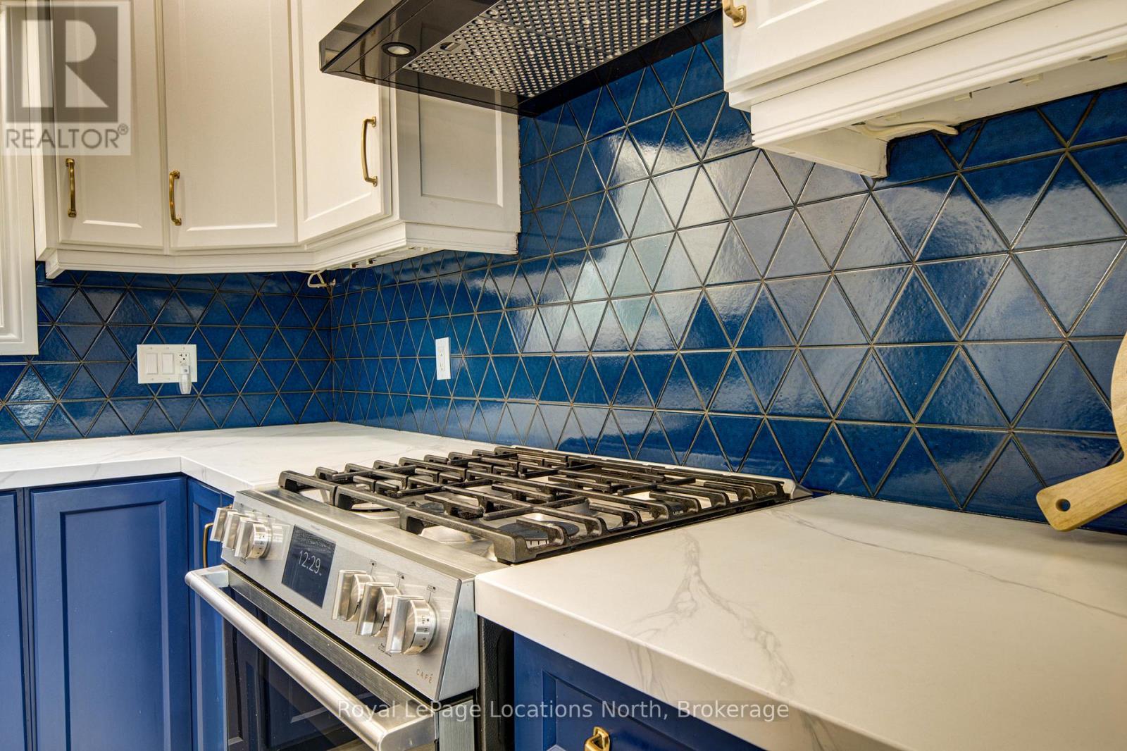 2 Maplewood Drive, Tiny, Ontario  L0L 1P1 - Photo 17 - S12980704